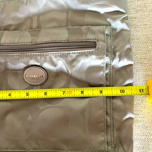 Authentic Coach crossbody bag. - Picture 10 of 12